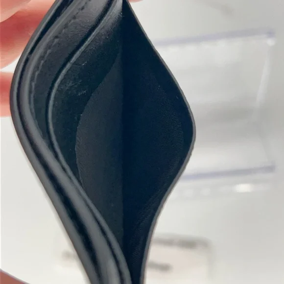 Gucci Embossed Black Card Holder Like New! - Picture 11 of 13